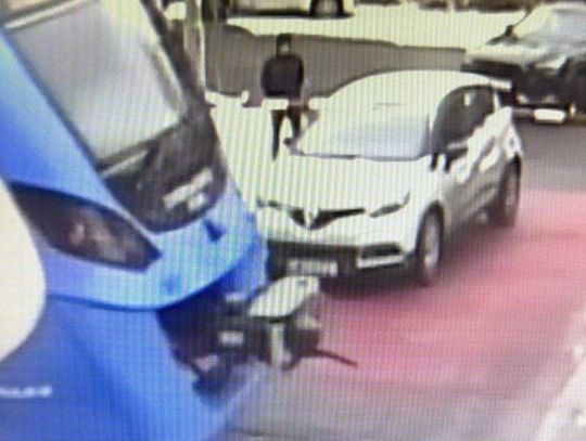 Wjechała na zamykający się przejazd i utknęła. Kobieta najadła się strachu, dostała wysoki mandat, a to nie koniec