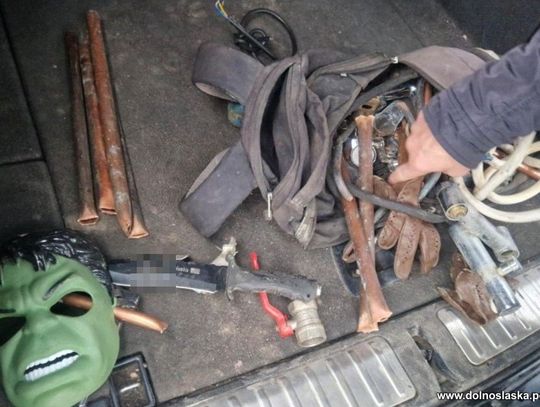 Włamał się do garażu, wpadł już po kilkunastu godzinach. W mieszkaniu złodzieja znaleźli amfetaminę