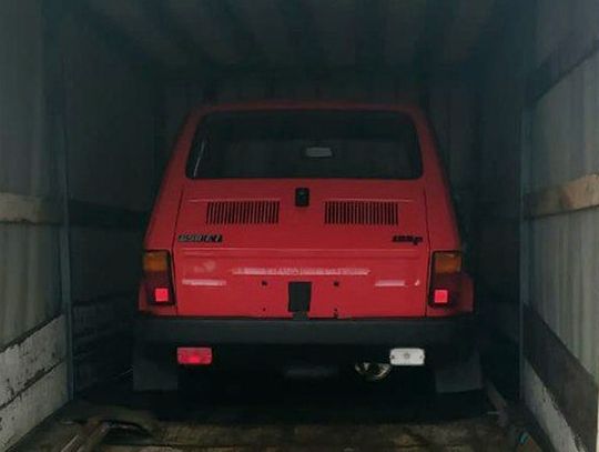 Włamał się do garażu, żeby ukraść malucha, potem zamówił lawetę. "Nie mam kluczyków, to spadek po dziadku"