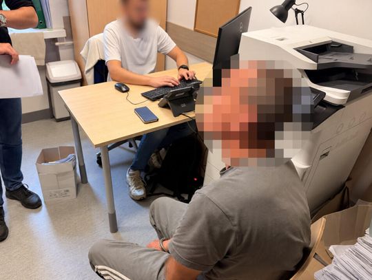 Włamał się do piwnicy, a tam kolekcja obrazów. Policjanci zatrzymali złodzieja