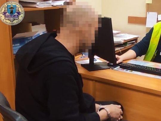 Włamał się do znalezionego telefonu. Płacił nim w sklepie i zaciągnął kredyt na 82 tysiące złotych