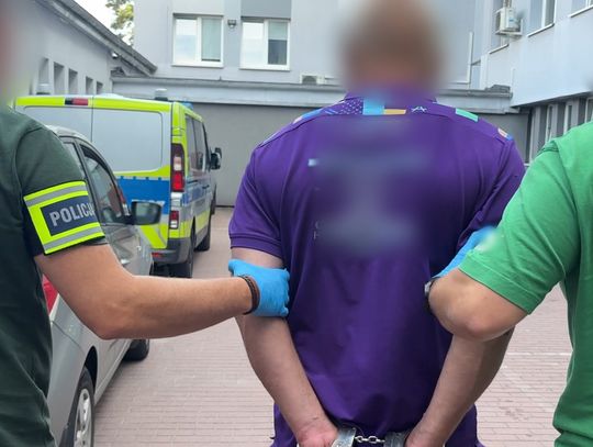 Włamali się do autobusu i transmitowali wszystko na żywo. Widz zawiadomił policję