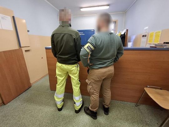 Właściciel Audi go obrażał, więc podłożył mu pod samochód płonąca szmatę. Spłonął doszczętnie