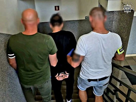 Włożył policjantowi 3 tysiące do notatnika. Mężczyzna próbował się ratować po wpadce z narkotykami