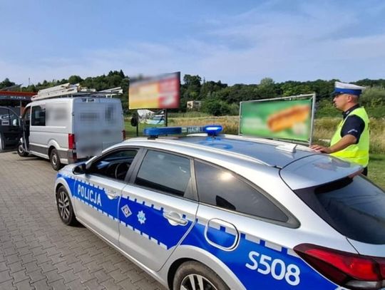 Wolał jechać po pijaku niż dać prowadzić trzeźwej żonie. Mając 2,5 promila przewoził rodzinę