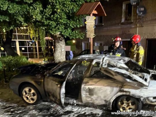 Wolał spalić auto i motocykl, niż pozwolić, aby zajął je komornik. Dług pozostał, doszły nowe problemy