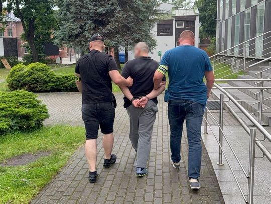 Wolał ukrywać się w piwnicy na drugim końcu Polski niż odsiedzieć wyrok. Policja i tak go wytropiła