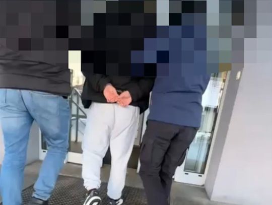 Wpadł, bo zatęsknił za partnerką. „Łowcy głów” dopadli poszukiwanego pseudokibica