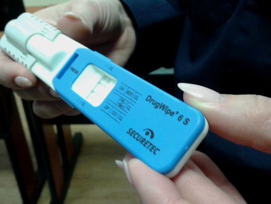 Wpadł na jeździe po narkotykach. Po odbiór samochodu przyjechał kolega, który był pijany