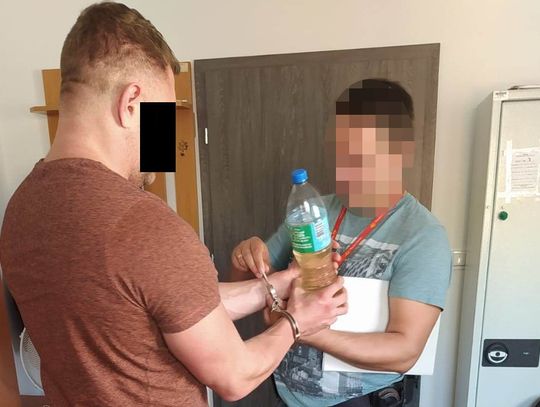 Wpadł z narkotykami i chciał przekupić policjantów: "bierzcie wszystko, co mam"