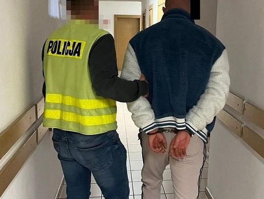 Wpadli w zasadzkę kiboli wrogiego klubu. Zabrali im gadżety i rzeczy osobiste. Sprawa zgłoszona na policję, 10 osób z zarzutami