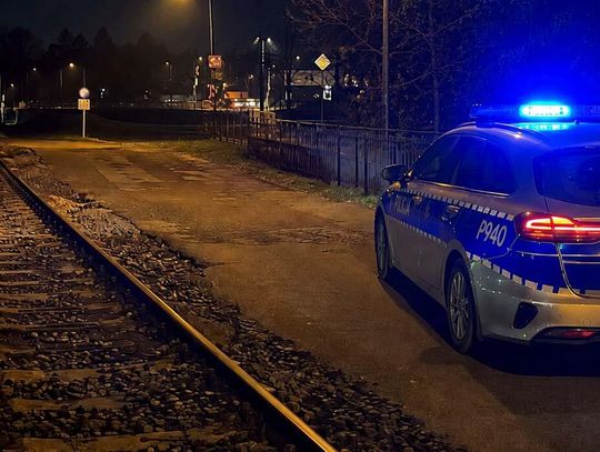 Wracał z pracy, zobaczył mężczyznę leżącego na torach. Od razu zaczął go ściągać, liczyła się każda chwila