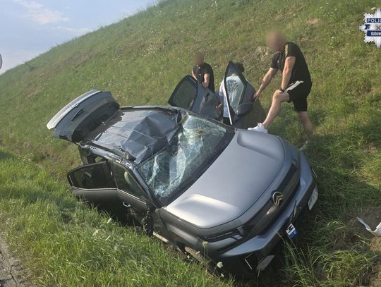 Wracali z akcji i zauważyli citroena w rowie. W środku było czworo obcokrajowców