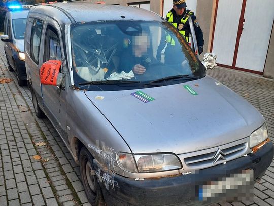Wrak jak z postapokaliptycznego filmu. Strażnicy miejscy powstrzymali kierowcę przed jazdą