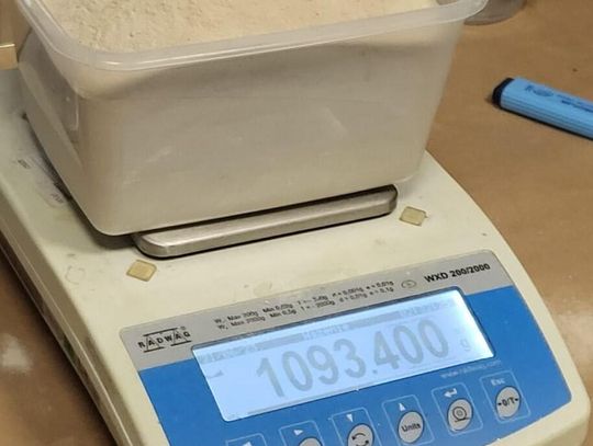 Wrócił do domu, a tam kryminalni. Kompletnie zaskoczyli 25-latka, który miał kilogram amfetaminy