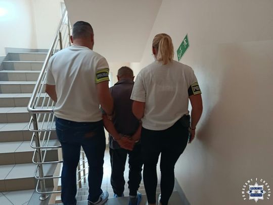Wrzucił żywego psa do kosza na śmieci. Mężczyznę nagrał monitoring