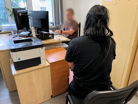 Współlokator trafił do szpitala, a ona... wyczyściła mu konto! Płaciła jego kartą za swoje zakupy