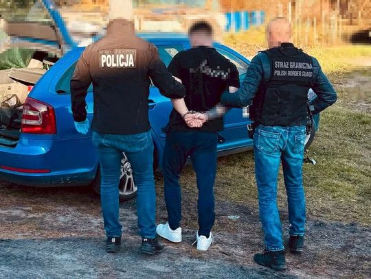 Wspólna akcja policji i straży granicznej. Dilerzy zatrzymani w trakcie transportu 15 kg narkotyków