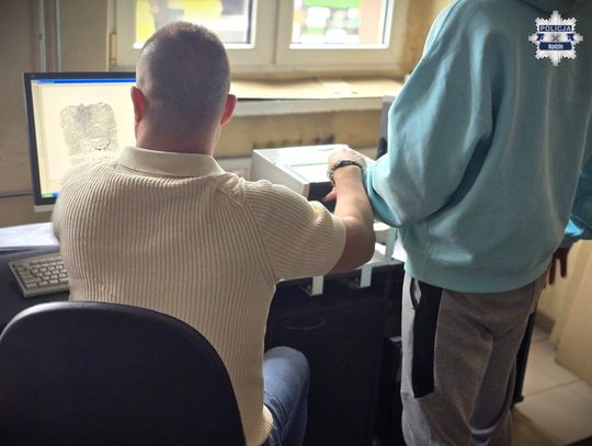 Wszedł do knajpy i zażądał darmowego jedzenia. Ma 21-lat i już odpowiada w recydywie