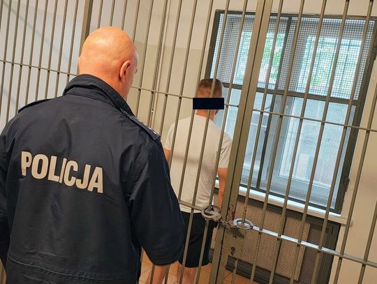 Wszedł do lokalu, uderzył pracownika w twarz i ukradł pieniądze. 22-latek odpowie za rozbój Wszedł do lokalu, uderzył pracownika w twarz i ukradł pieniądze. 22-latek odpowie za rozbój