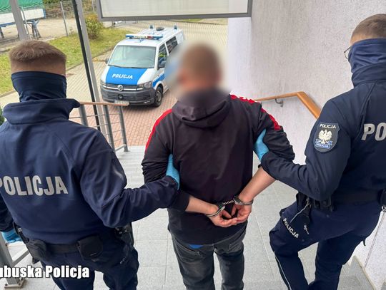 Wszedł na posesję z niebezpiecznym przedmiotem i zaatakował mężczyznę. Według policji próbował go zabić