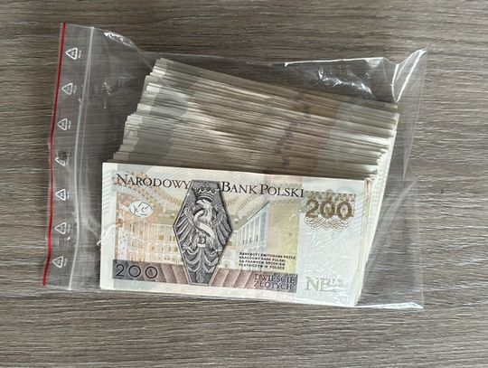 Wszedł przez piwnicę, wyszedł przez okno. Włamywacz ukradł 18 tysięcy złotych z sypialni