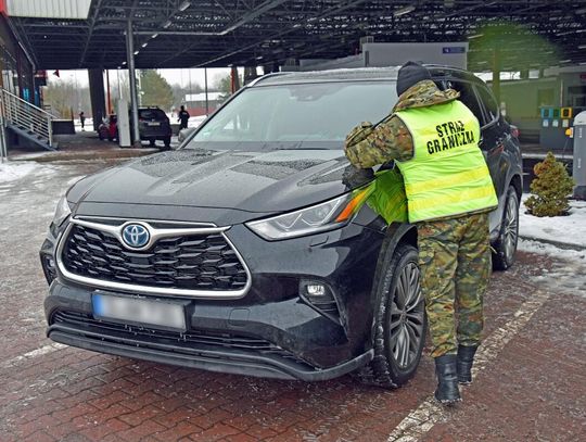 Wszystko w tym aucie było fałszywe. Straż Graniczna odzyskała Toyotę wartą 180 tysięcy złotych