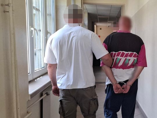 Wtargnął do mieszkania i rzucił się na mężczyznę z nożem. Odpowie za usiłowanie zabójstwa