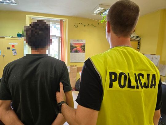 Wtargnął na cudzą posesję, wybił szybę i ukradł dwie butelki alkoholu o wartości 5 tysięcy złotych