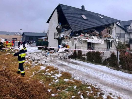 Wybuch w domu jednorodzinnym. Budynek częściowo się zawalił. W środku była rodzina