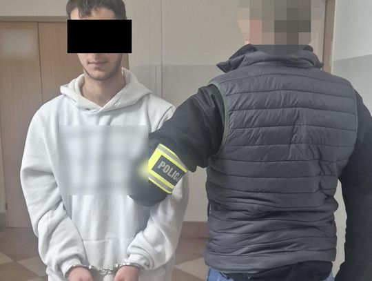 Wyciągali pieniądze z bankomatu, wpadli na gorącym uczynku. Oszuści „na pracownika banku” zatrzymani