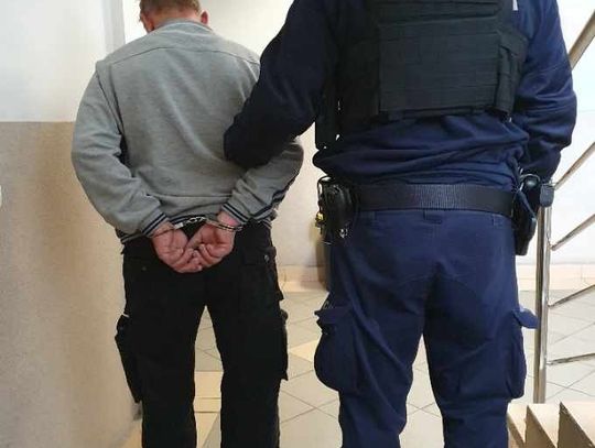 Wyciągnął pistolet i groził 60-latkowi przestrzeleniem kolan. Wszystko na oczach 11-letniego wnuczka