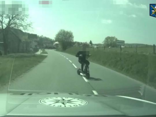 Wyglądało jak hulajnoga elektryczna z siodełkiem, ale rozpędzał się nawet do 100 na godzinę. Czeska policja opublikowała wideo z pościgu