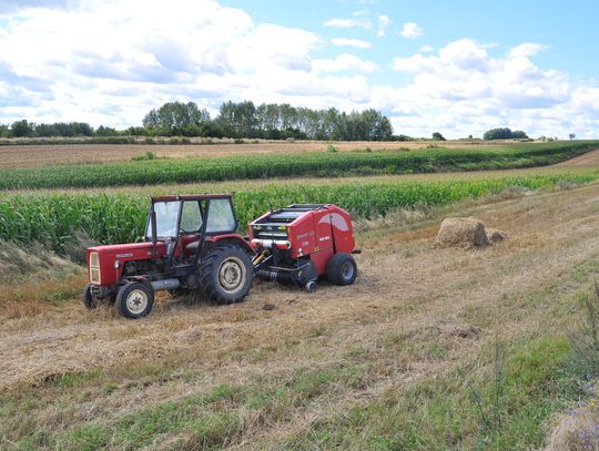 Wyjechał na pole i już nie wrócił. Zwłoki mężczyzny znaleziono w prasie rolniczej
