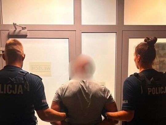 Wymachiwał rękami w stronę radiowozu. Mężczyzna był poszukiwany przez Holendrów za poważne przestępstwa