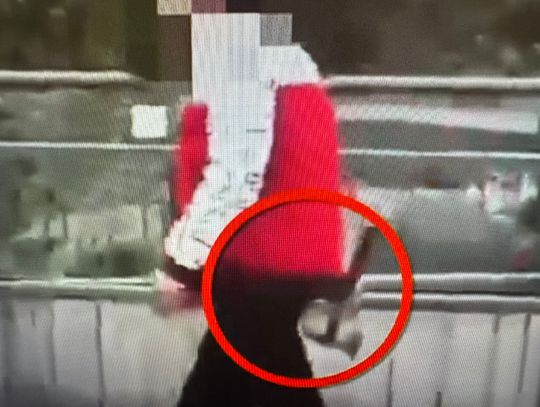 Wymachiwał siekierą w centrum Warszawy. Następnego dnia rozpoznał go policjant w autobusie