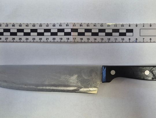 Wymachiwał wielkim kuchennym nożem i groził  mężczyźnie śmiercią. Agresor aresztowany