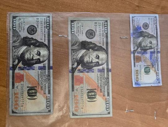 Wymienił na poczcie zabawkowe 100 dolarów na 400 złotych. Udało się raz, więc spróbował znowu