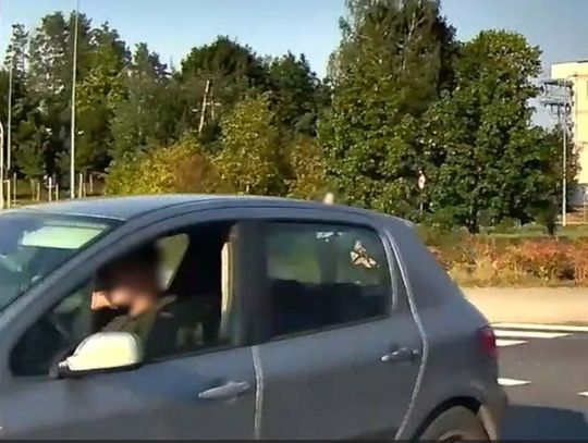 Wymusił z telefonem przy uchu. Kierowca namierzony i ukarany
