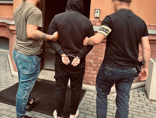 Wynajęli lawety warte blisko milion złotych i ich nie oddali. Policjanci zatrzymali trzech mężczyzn