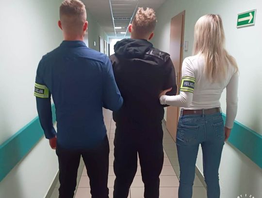 Wynieśli ze sklepu ubrania za 3500 złotych bez płacenia. Dwaj złodzieje zatrzymani przez policję