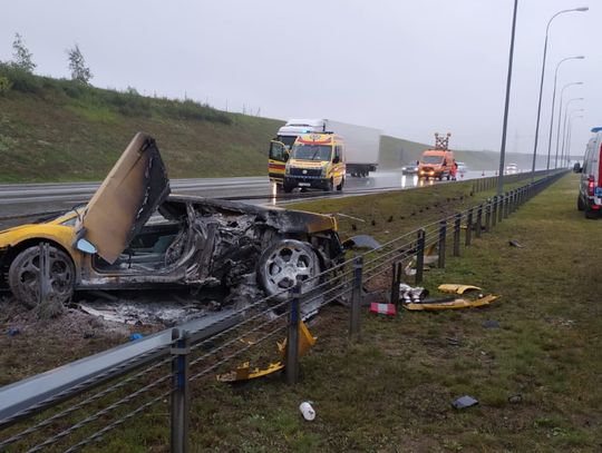 Wypadek lamborghini gallardo pod Toruniem. Auto stanęło w ogniu [ZDJĘCIA]