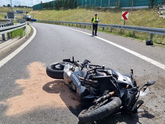 Wypadek motocyklisty na autostradzie A1. 28-latek nie dostosował prędkości do warunków na drodze
