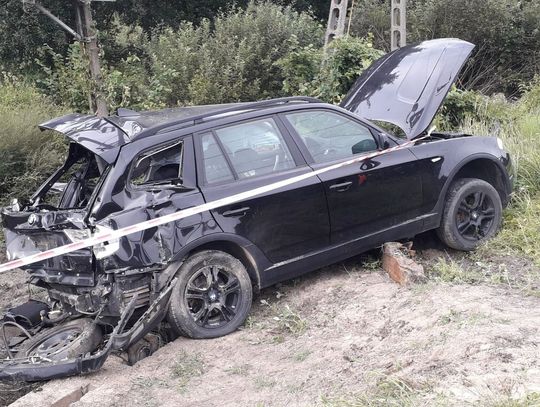 Wypadek na niestrzeżonym przejeździe kolejowym. Osobówka zmieciona przez pociąg osobowy [FOTO]