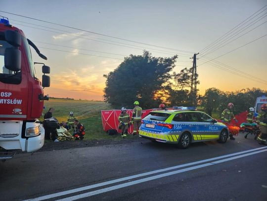 Wypadek na skrzyżowaniu. 55-letni pasażer nie żyje, kierująca trafiła do szpitala