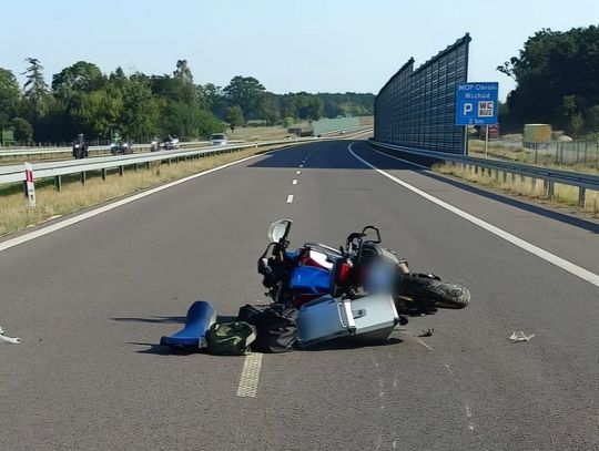 Wypadek śmiertelny motocyklisty na drodze ekspresowej. Kierujący hondą uderzył w barierę