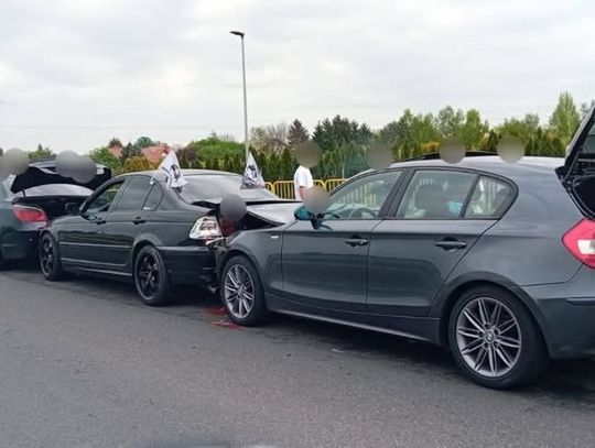 Wypadek z udziałem czterech BMW. Zadziałał efekt domina