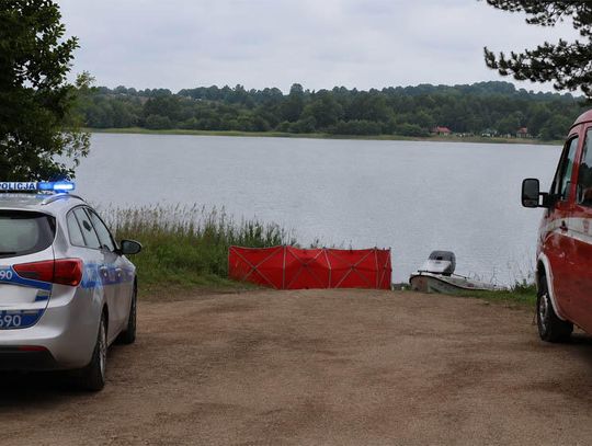 Wypłynął na ryby i nie wrócił. Żona znalazła wywróconą łódź i dryfujące ciało