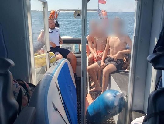Wypłynął z dziećmi na SUP-ie kilometr w głąb Bałtyku. Nikt nie miał kamizelki