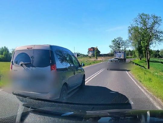 Wyprzedzała na podwójnej ciągłej. Policja dostała nagranie i namierzyła sprawczynię wykroczenia